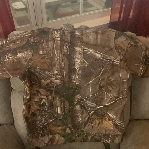 Youth large  real tree camouflage and orange under armor symbol - Picture 2 of 3